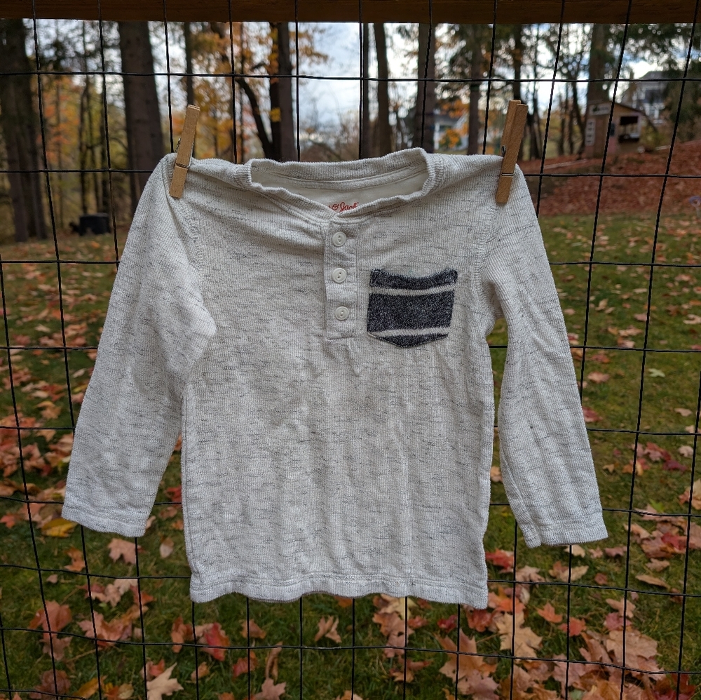 White Long Sleeve Shirt with Gray Pocket ✨ $4 Bundle Add-on!✨
